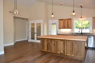 955 SW Buckmaster Drive, Grants Pass, OR 97527 - Photo 3