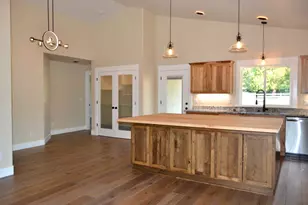 955 SW Buckmaster Dr, Grants Pass, OR 97527 - Photo 3