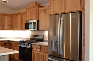 955 SW Buckmaster Dr, Grants Pass, OR 97527 - Photo 7