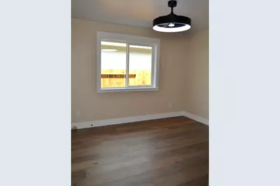 955 SW Buckmaster Drive, Grants Pass, OR 97527 - Photo 17