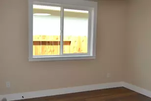 955 SW Buckmaster Dr, Grants Pass, OR 97527 - Photo 17