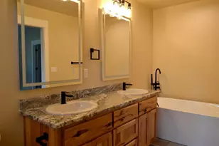 955 SW Buckmaster Dr, Grants Pass, OR 97527 - Photo 15