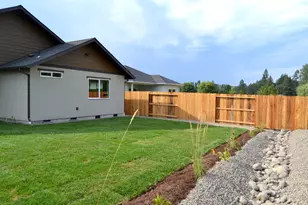 955 SW Buckmaster Dr, Grants Pass, OR 97527 - Photo 27