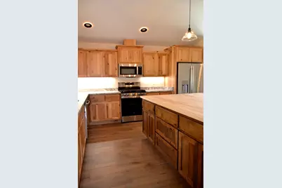 955 SW Buckmaster Drive, Grants Pass, OR 97527 - Photo 5