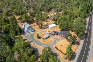 3461 W Evans Creek Rd, Rogue River, OR 97537 - Photo 1