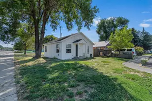 496 NW 9th St, Prineville, OR 97754 - Photo 3