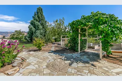 551 Strawberry Lane, Ashland, OR 97520 - Photo 45