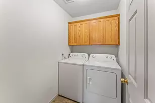 923 E Cascade Ave, Sisters, OR 97759 - Photo 15