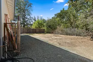 8538 Monument Dr, Grants Pass, OR 97526 - Photo 21