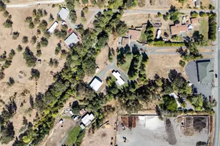 8538 Monument Dr, Grants Pass, OR 97526 - Photo 33