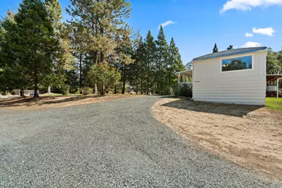 8538 Monument Drive, Grants Pass, OR 97526 - Photo 17