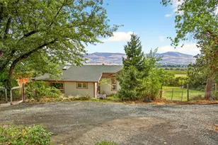 6577 Adams Rd, Talent, OR 97540 - Photo 5