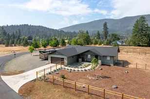 601 E Forks Cir, Cave Junction, OR 97523 - Photo 3