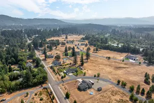 601 E Forks Cir, Cave Junction, OR 97523 - Photo 29