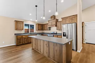 1025 River Mist Ln, Grants Pass, OR 97527 - Photo 5