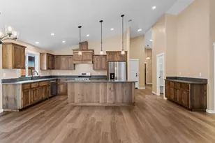 1025 River Mist Ln, Grants Pass, OR 97527 - Photo 3