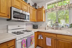 201 NW Creekside Dr, Grants Pass, OR 97526 - Photo 13