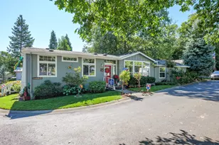 201 NW Creekside Dr, Grants Pass, OR 97526 - Photo 35