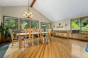 1748 NW Crescent Dr, Grants Pass, OR 97526 - Photo 9