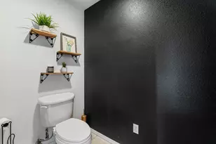 1748 NW Crescent Dr, Grants Pass, OR 97526 - Photo 21