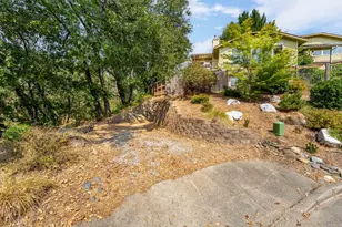 1748 NW Crescent Dr, Grants Pass, OR 97526 - Photo 43