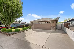 1355 Kaye St, Medford, OR 97501 - Photo 3