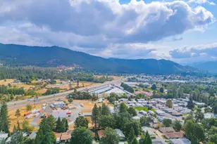 214 NW Creekside Dr, Grants Pass, OR 97526 - Photo 19