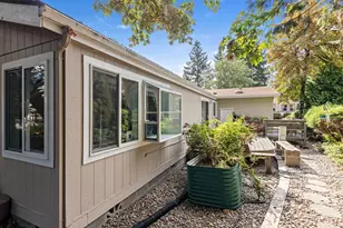 214 NW Creekside Dr, Grants Pass, OR 97526 - Photo 13