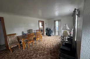 1740 Riverside Dr, Klamath Falls, OR 97601 - Photo 5