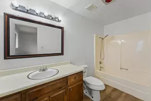 2098 Delta Waters Rd, Medford, OR 97504 - Photo 17