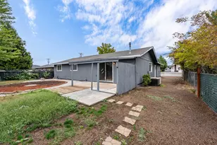 2098 Delta Waters Rd, Medford, OR 97504 - Photo 21