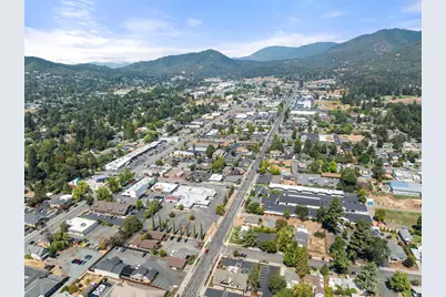 125 NE Manzanita Avenue, Grants Pass, OR 97526 - Photo 27