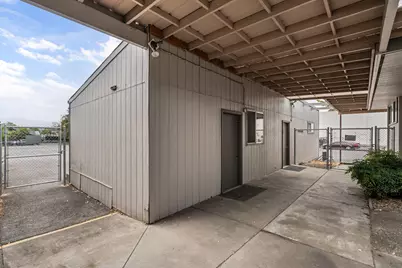 125 NE Manzanita Avenue, Grants Pass, OR 97526 - Photo 17