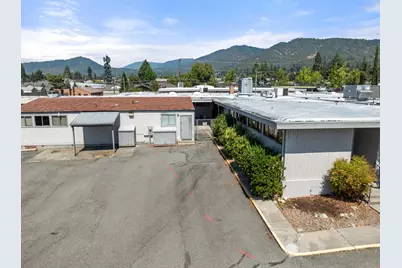 125 NE Manzanita Avenue, Grants Pass, OR 97526 - Photo 29