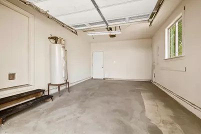 528 SE Cascade Avenue, Redmond, OR 97756 - Photo 23