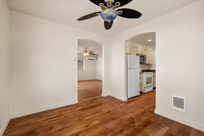 528 SE Cascade Avenue, Redmond, OR 97756 - Photo 5