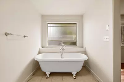 528 SE Cascade Avenue, Redmond, OR 97756 - Photo 13