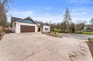 142 NW Crst Dr, Grants Pass, OR 97526 - Photo 43