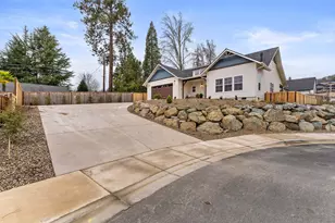 142 NW Crst Dr, Grants Pass, OR 97526 - Photo 41