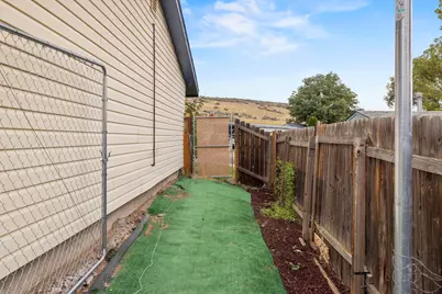 10242 McGuire Avenue, Klamath Falls, OR 97603 - Photo 27