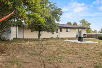 10242 McGuire Avenue, Klamath Falls, OR 97603 - Photo 5