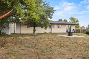 10242 McGuire Ave, Klamath Falls, OR 97603 - Photo 5