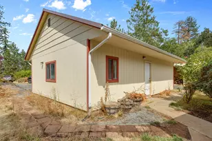 301 Robmar Ln, Grants Pass, OR 97527 - Photo 5