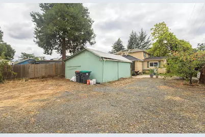 854 W 2nd Street, Medford, OR 97501 - Photo 37