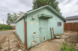 854 W 2nd St, Medford, OR 97501 - Photo 33