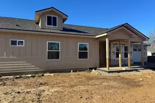 1322 Orchard Home Dr, Medford, OR 97501 - Photo 3