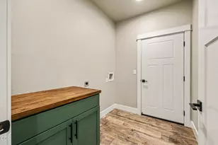 1322 Orchard Home Dr, Medford, OR 97501 - Photo 35