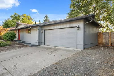 2587 Hawaiian Avenue, Medford, OR 97504 - Photo 1