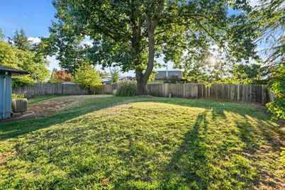 2587 Hawaiian Avenue, Medford, OR 97504 - Photo 7