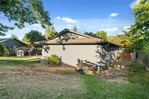 2587 Hawaiian Ave, Medford, OR 97504 - Photo 5